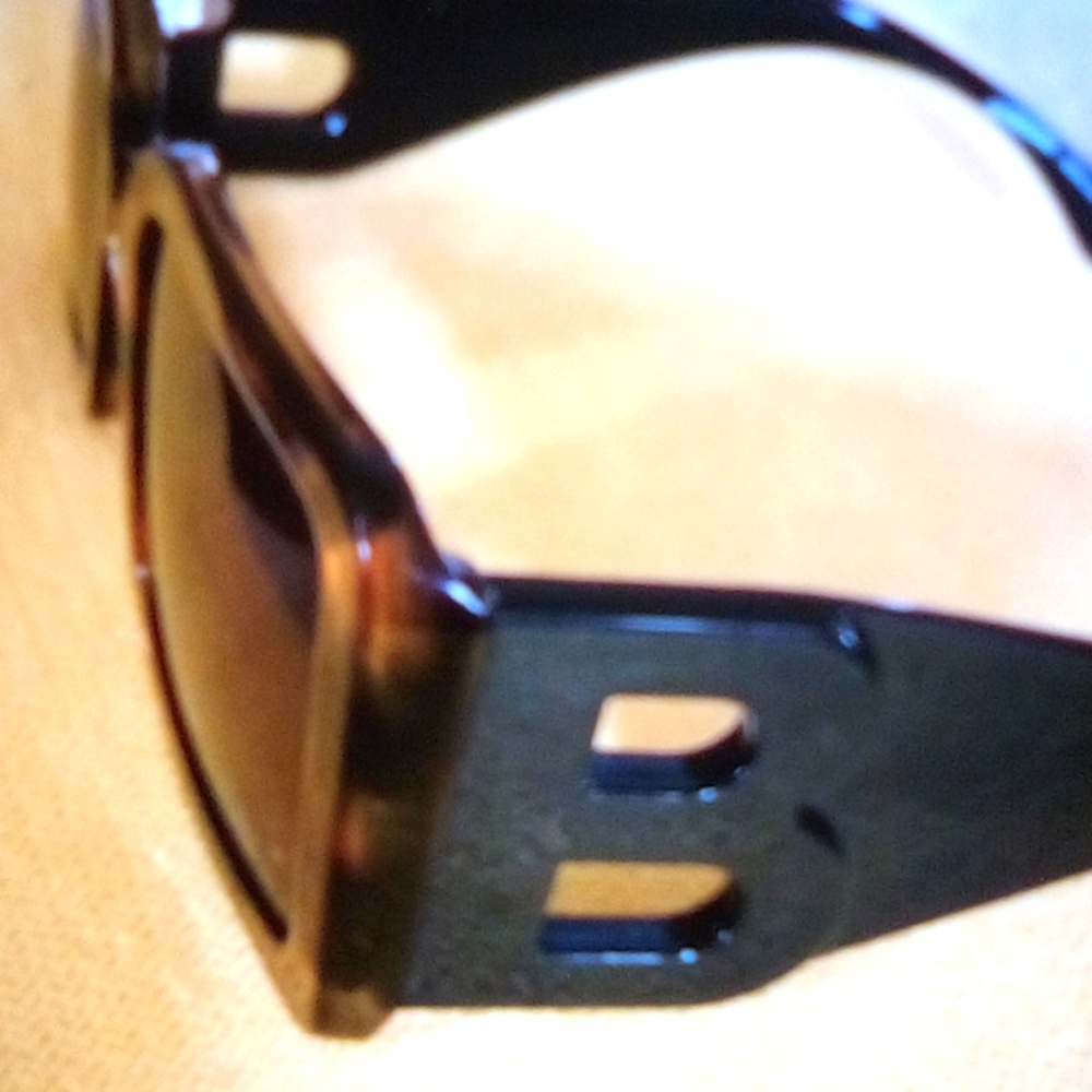 BURBERRY SUNGLASSES